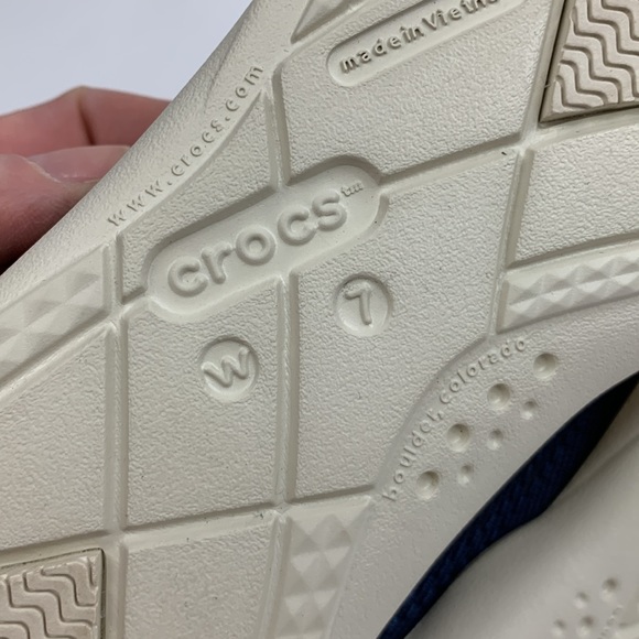 Crocs Slip on canvas shoe Size 7 Tan yellow blue Loafer Style - Picture 9 of 14